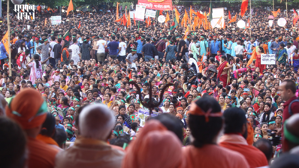 চট্টগ্রামের লালদীঘি মাঠে আট দফা দাবিতে গত ২৫ অক্টোবর সনাতন ধর্মাবলম্বীদের সংগঠন বাংলাদেশ সনাতন জাগরণ মঞ্চ গণসমাবেশ করে। ছবি : সকাল সন্ধ্যা