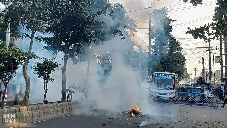 বেলা গড়াতেই গোটা এলাকাতেই ছড়িয়ে পড়ে উত্তেজনা। ছবি : সকাল সন্ধ্যা