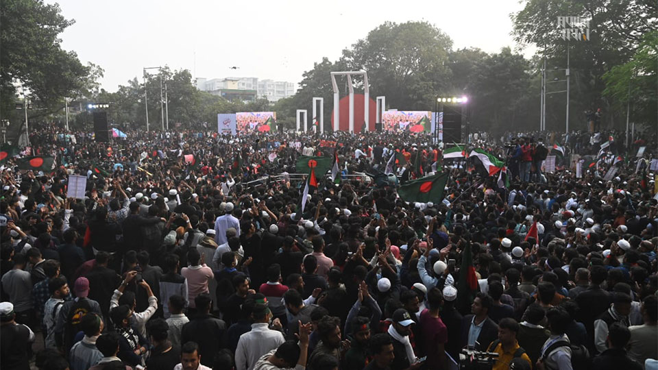 বৈষম্যবিরোধী ছাত্র আন্দোলনের ডাকে মঙ্গলবার ঢাকার কেন্দ্রীয় শহীদ অনুষ্ঠিত হয় ‘মার্চ ফর ইউনিটি’ কর্মসূচি। ছবি : হারুন-অর-রশীদ