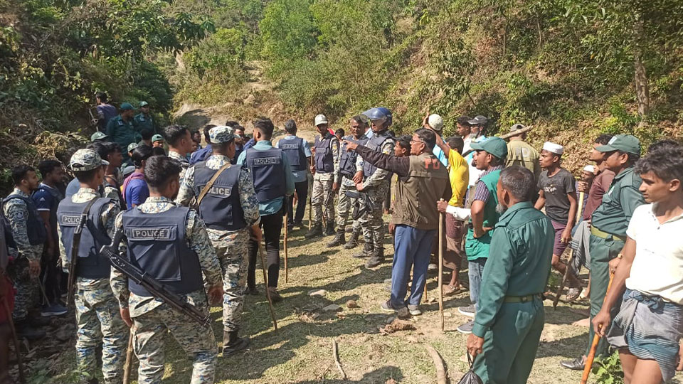 অপহৃতদের উদ্ধারে অভিযান চালায় র‌্যাব, এপিবিএন ও পুলিশ। ছবি : সকাল সন্ধ্যা