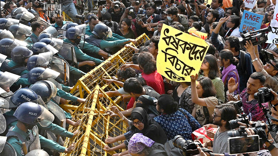 জননিরাপত্তা নিশ্চিতে ব্যর্থ হয়েছেন দাবি করে স্বরাষ্ট্র উপদেষ্টার পদত্যাগ চেয়ে স্বরাষ্ট্র মন্ত্রণালয় অভিমুখে গণপদযাত্রা করে শিক্ষার্থীরা। ছবি : হারুন-অর-রশীদ