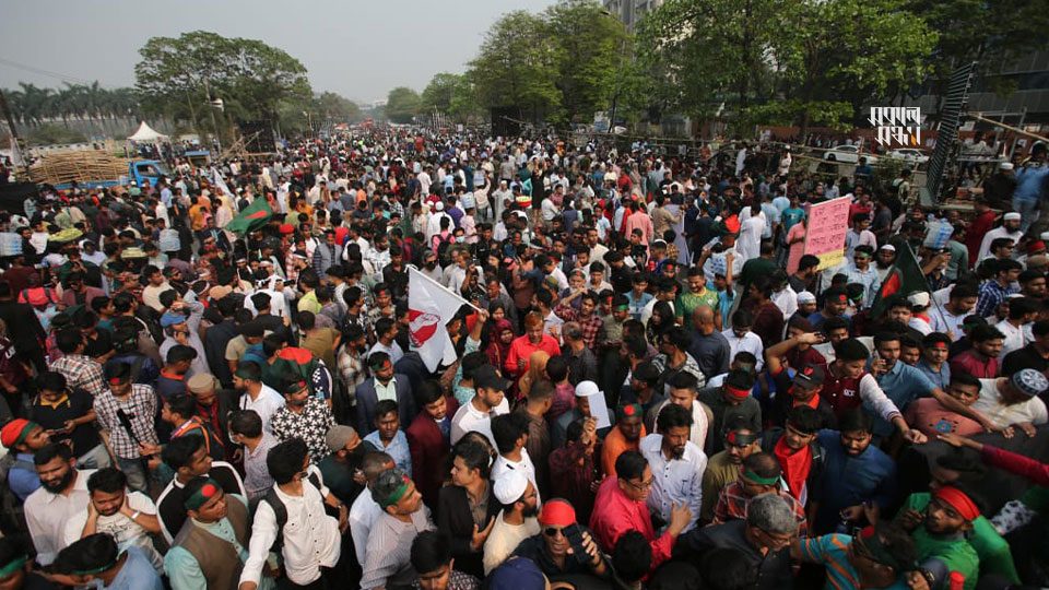 নতুন রাজনৈতিক দল জাতীয় নাগরিক পার্টির আত্মপ্রকাশ অনুষ্ঠানে অংশ নিতে ঢাকার মানিক মিয়া এভিনিউতে ছাত্র-জনতার ঢল। ছবি : হারুন অর রশীদ