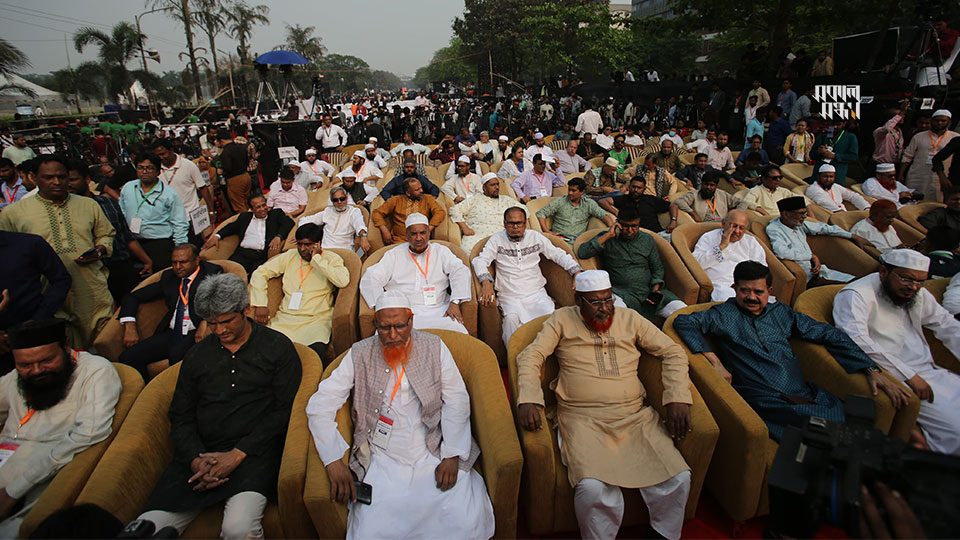 জাতীয় নাগরিক পার্টির আত্মপ্রকাশ অনুষ্ঠানে এসেছেন বিভিন্ন রাজনৈতিক দলের নেতারা। ছবি : সকাল সন্ধ্যা