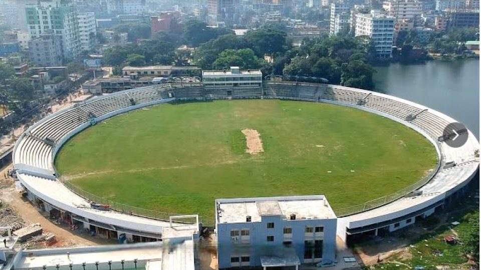 কুমিল্লা কুমিল্লার ভাষাসৈনিক শহীদ ধীরেন্দ্রনাথ দত্ত স্টেডিয়াম ।