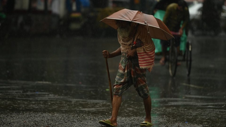 আবহাওয়া অধিদপ্তর জানিয়েছে, এমন বৃষ্টি থাকবে আরও কয়েকদিন।