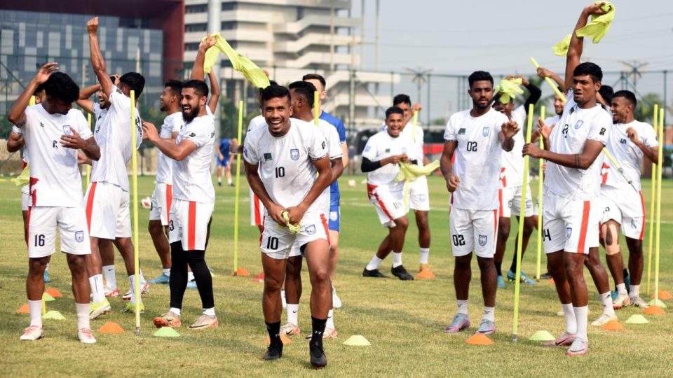 বাংলাদেশ দলের ফুটবলাররা অনুশীলনে বেশ নির্ভার। ছবি: সকাল সন্ধ্যা।