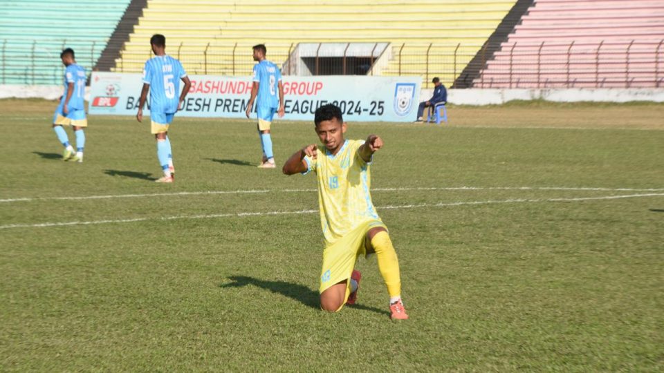 মোহাম্মদ ইব্রাহিম জোড় গোল করে উচ্ছ্বসিত। ছবি: বাফুফে