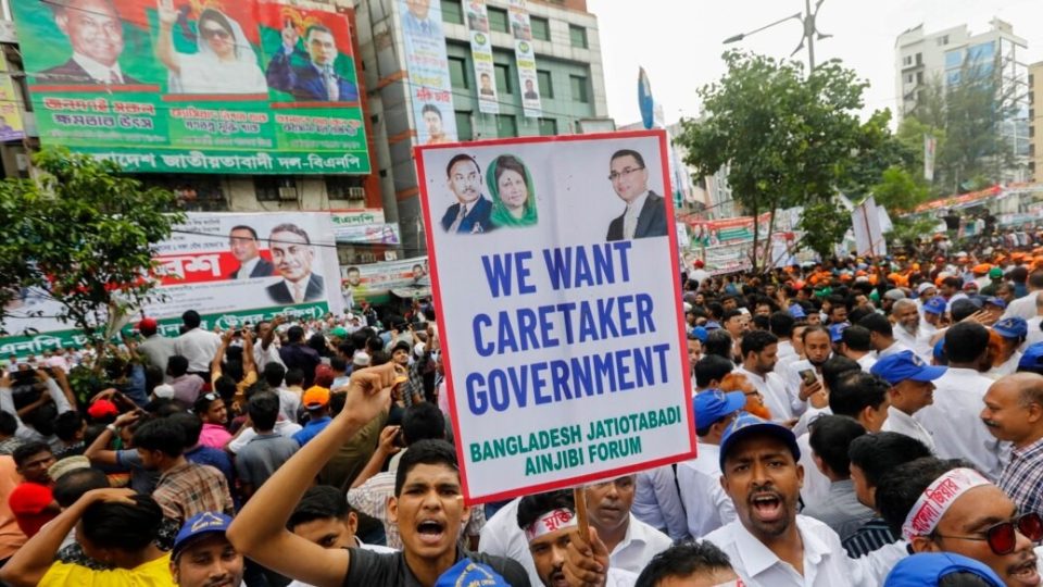 তত্ত্বাবধায়ক সরকারের দাবিতে গত এক যুগ রাজপথে সরব ছিল বিএনপি। ফাইল ছবি