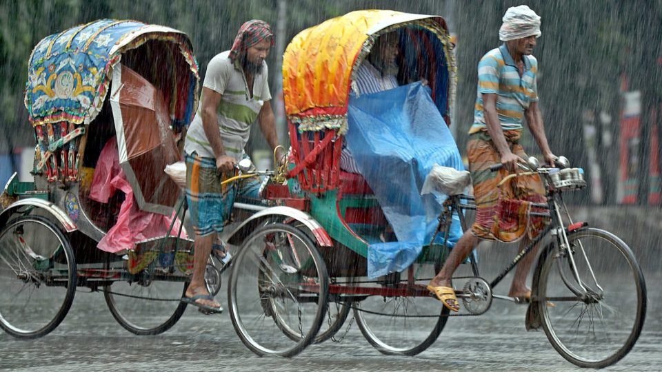 দক্ষিণপূর্ব বঙ্গোপসাগরে অবস্থানরত নিম্নচাপের প্রভাবে বৃহস্পতিবার বৃষ্টি হতে পারে।