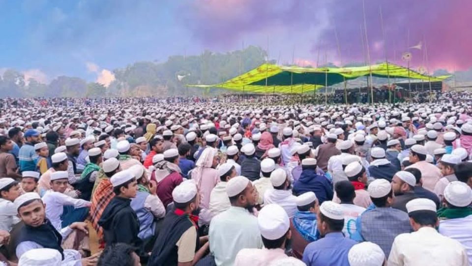 বুধবার কুতুপালং ১ নম্বর ইস্ট ক্যাম্পের মাঠে গণসমাবেশ করে  রোহিঙ্গা যুবকদের সংগঠন ‘ইসলামি মাহাসা’।